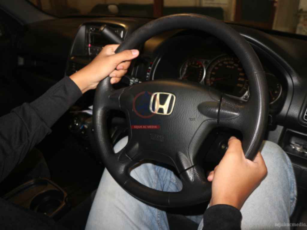 stir mobil berat dan bunyi