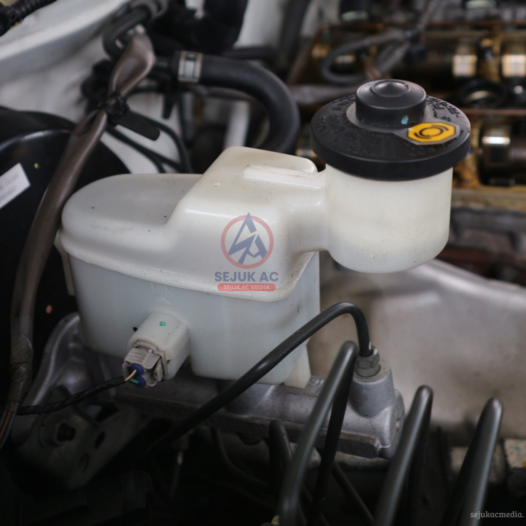 Kapan Harus Ganti Minyak Rem Mobil