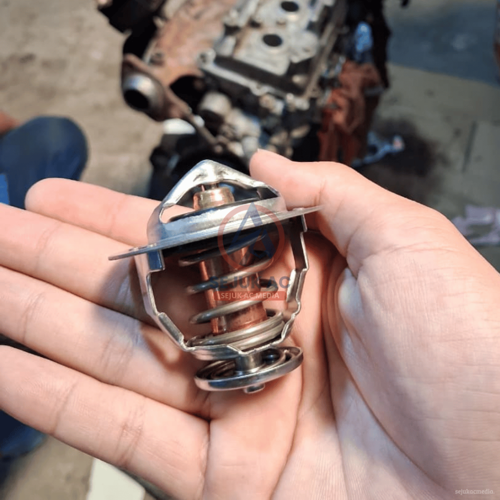 Thermostat Mobil Rusak