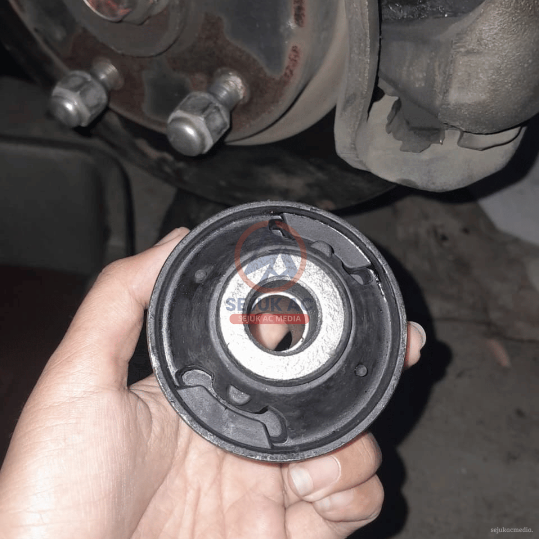 Bushing Arm Rusak