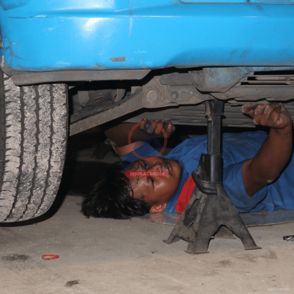 Mobil Lari ke Kiri/Kanan