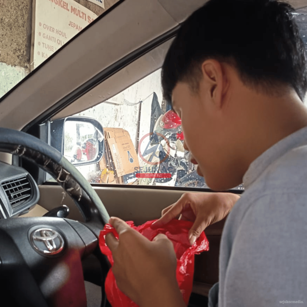 bau bensin masuk kabin mobil