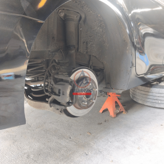 suara dari kolong mobil