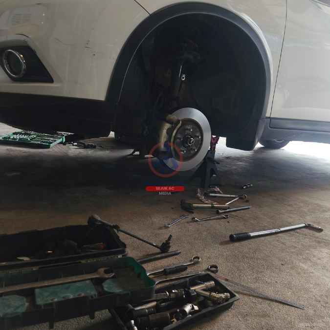 merawat kaki kaki mobil