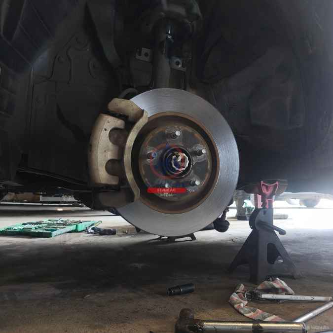merawat kaki kaki mobil