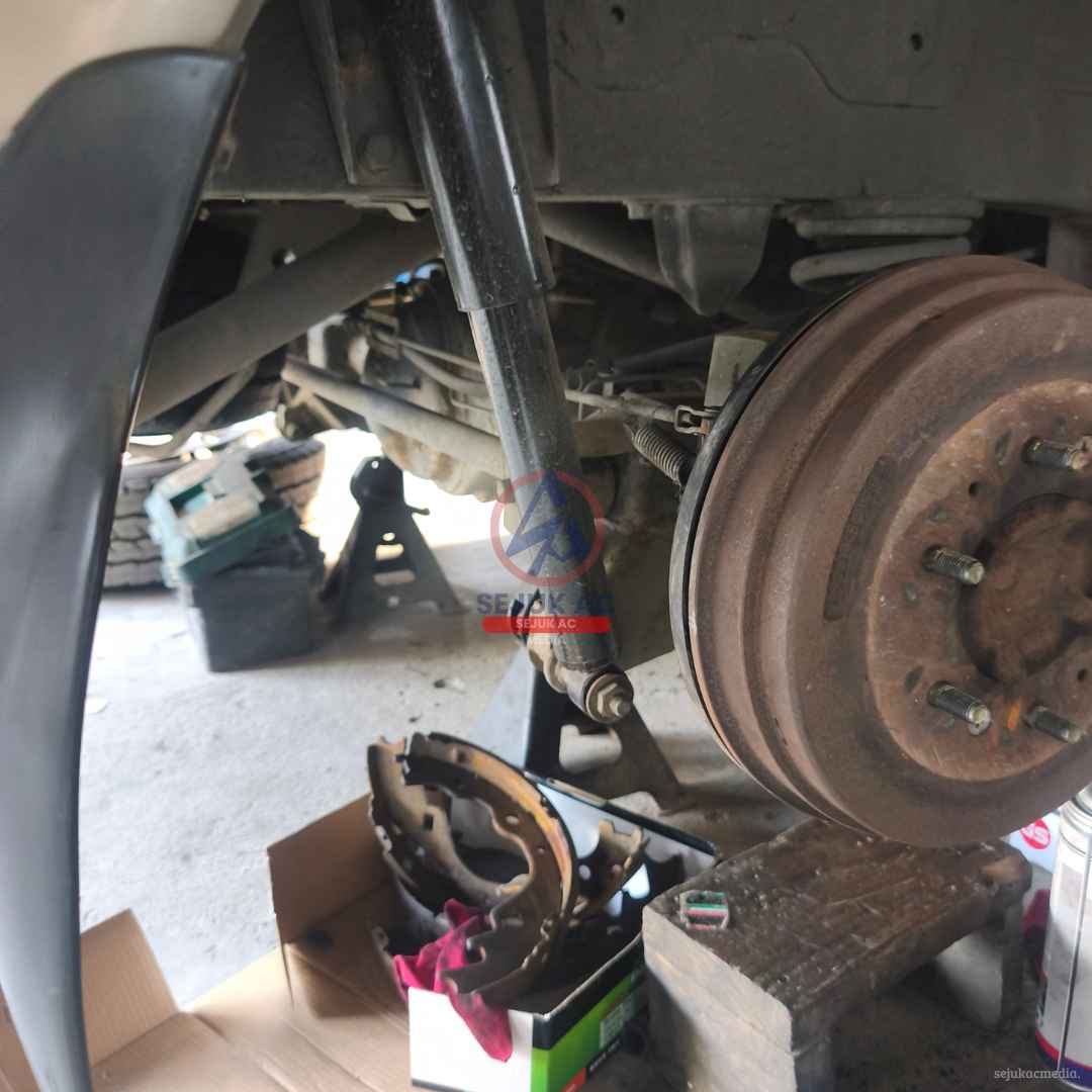 kampas rem mobil aus