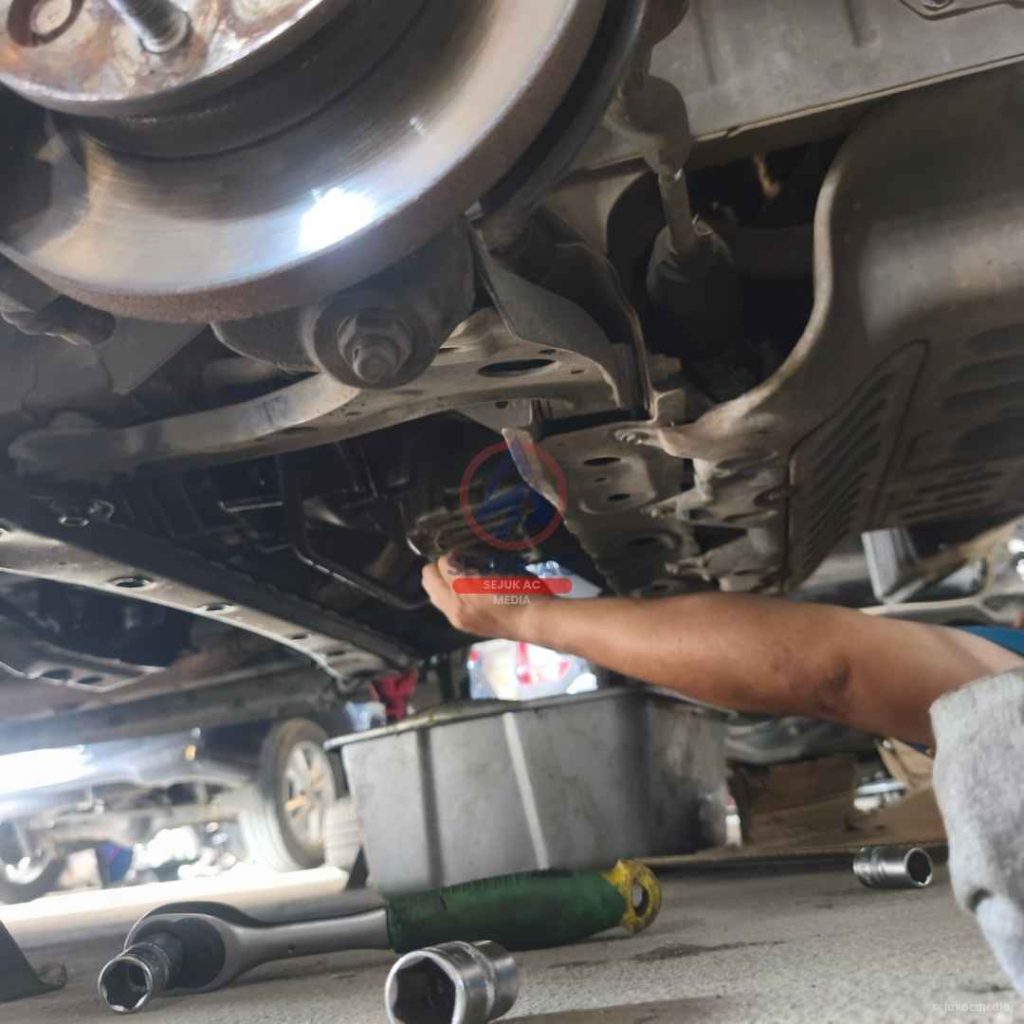 penyebab oli mesin mobil bercampur air
