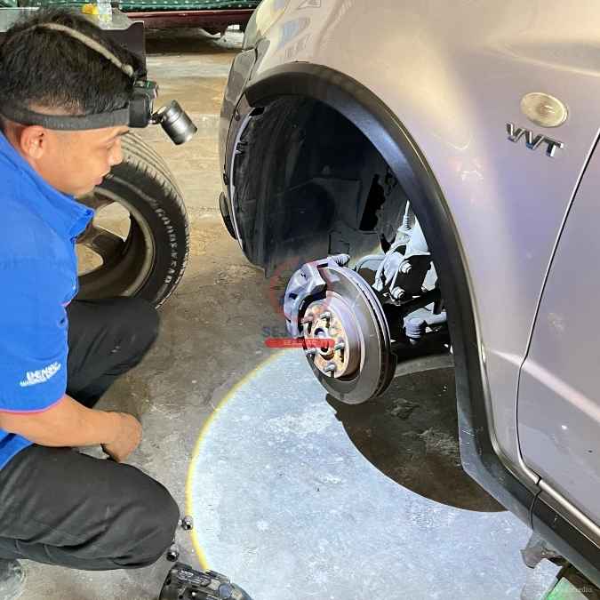 pemeriksaan suspensi dan kaki-kaki di bengkel mobil jakarta barat sejuk muchtar