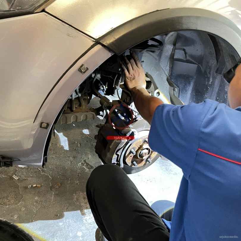 pemeriksaan shockbreaker di bengkel mobil jakarta barat sejuk muchtar