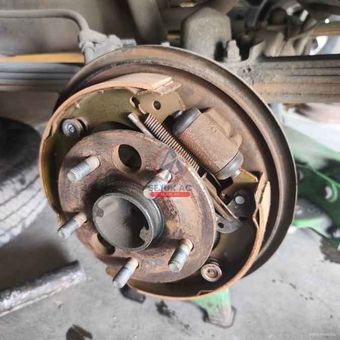 pemeriksaan kampas rem tromol di bengkel mobil terdekat sejuk muchtar jakarta barat