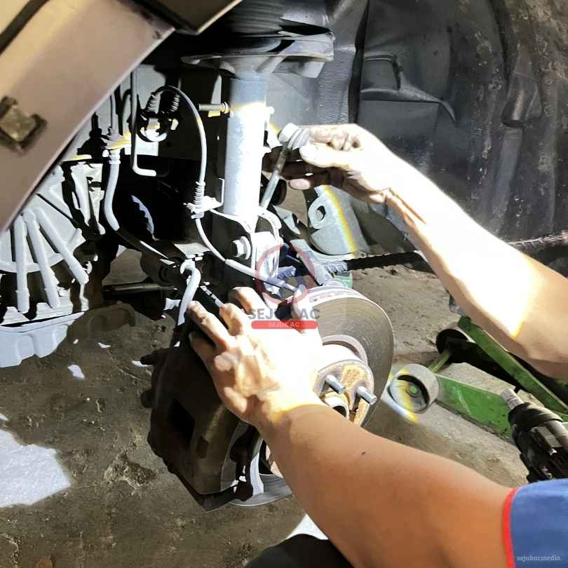 fungsi shockbreaker mobil saat pemeriksaan di bengkel mobil jakarta barat sejuk muchtar