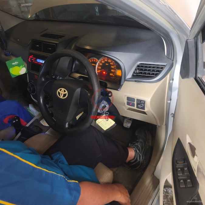 mesin mobil berdecit saat dinyalakan