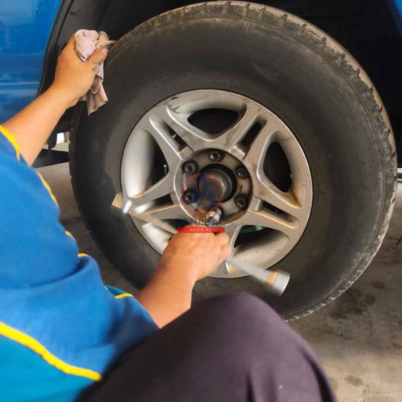 penyebab mobil oleng