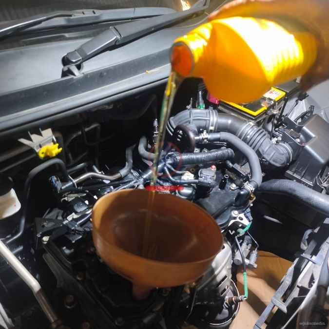 penyebab oli mesin mobil mengental