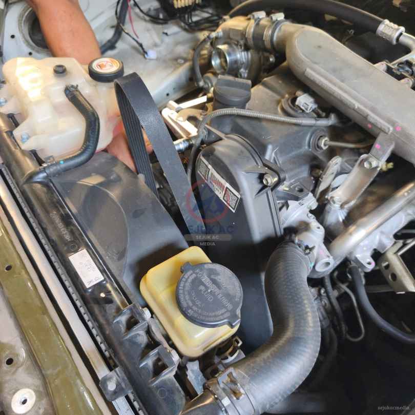 pemeriksaan akibat fan belt mobil kendur di bengkel