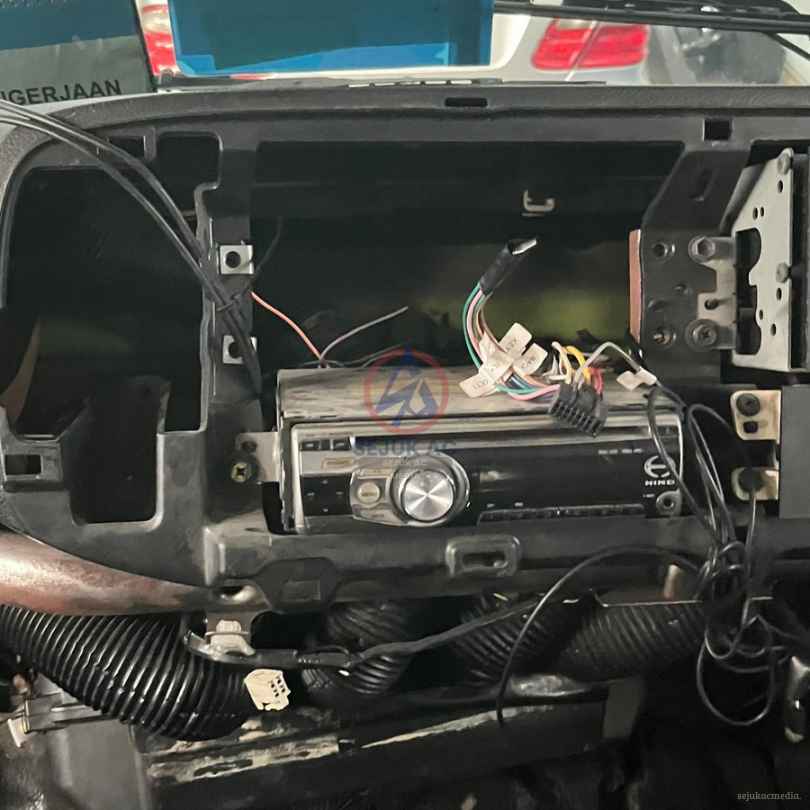 Pemeriksaan jalur kabel dan apa itu relay mobil di bengkel mobil terdekat sejuk muchtar jakarta barat