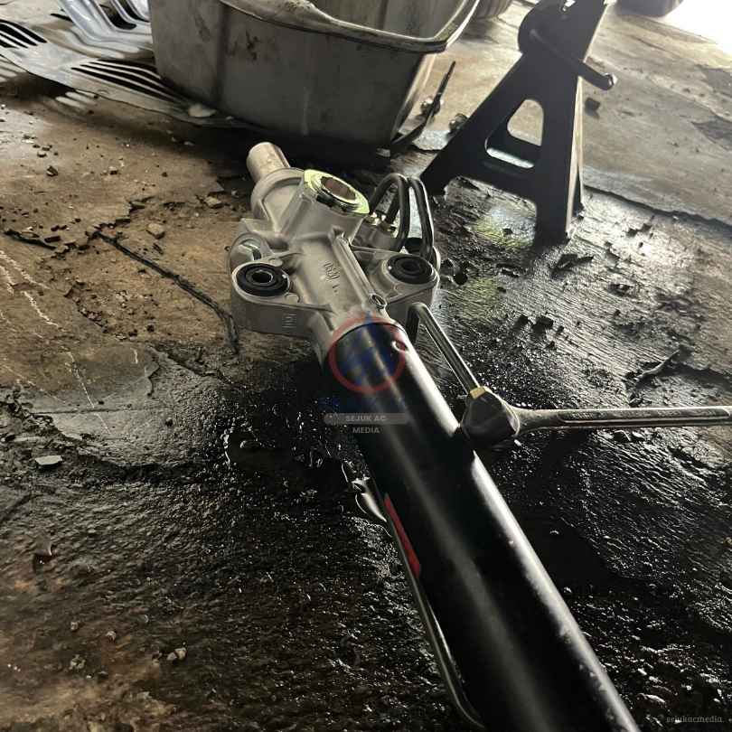 Detail komponen gear pinion pada mekanisme cara kerja rack steer mobil
