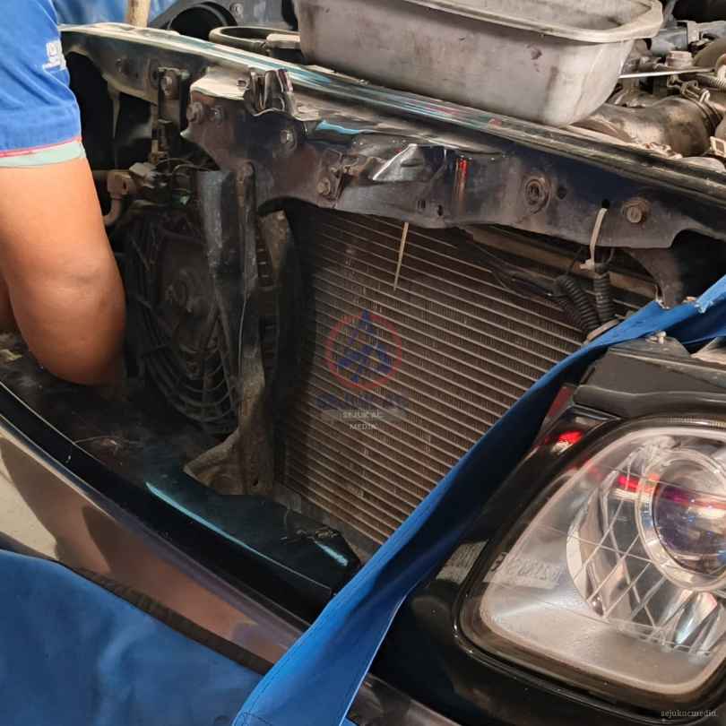 kisi-kisi pendingin penunjang fungsi radiator mobil di bengkel mobil jakarta barat sejuk muchtar